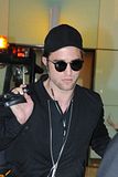  photo NEWRobertPattinsonLarrivinginLondon5thAugust201407.jpg