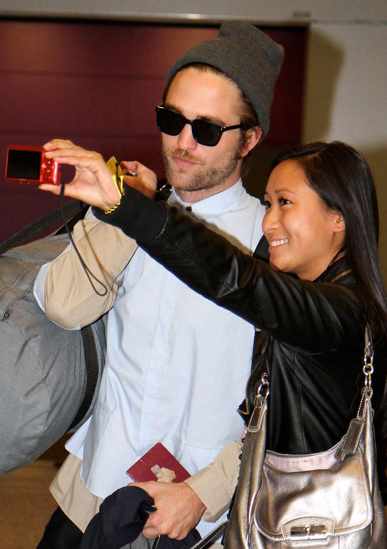 photo HQRobertPattinsonToronto19thOct201405.jpg