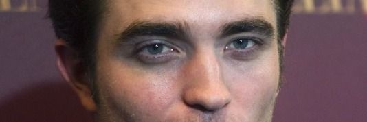  photo Robert-Pattinson-hypniotizes-the-crowd_gallery_primary.jpg