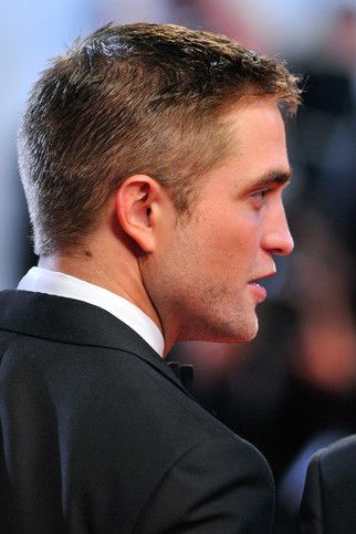 photo RobertPattinsonRoverPremiere67thAnnualmvt6fRXF-Vml.jpg