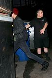 photo RobertPattinsonOutandAboutinLA16thAugust20135.jpg