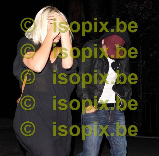 photo RobertPattinsonJayZJTconcert02.jpg