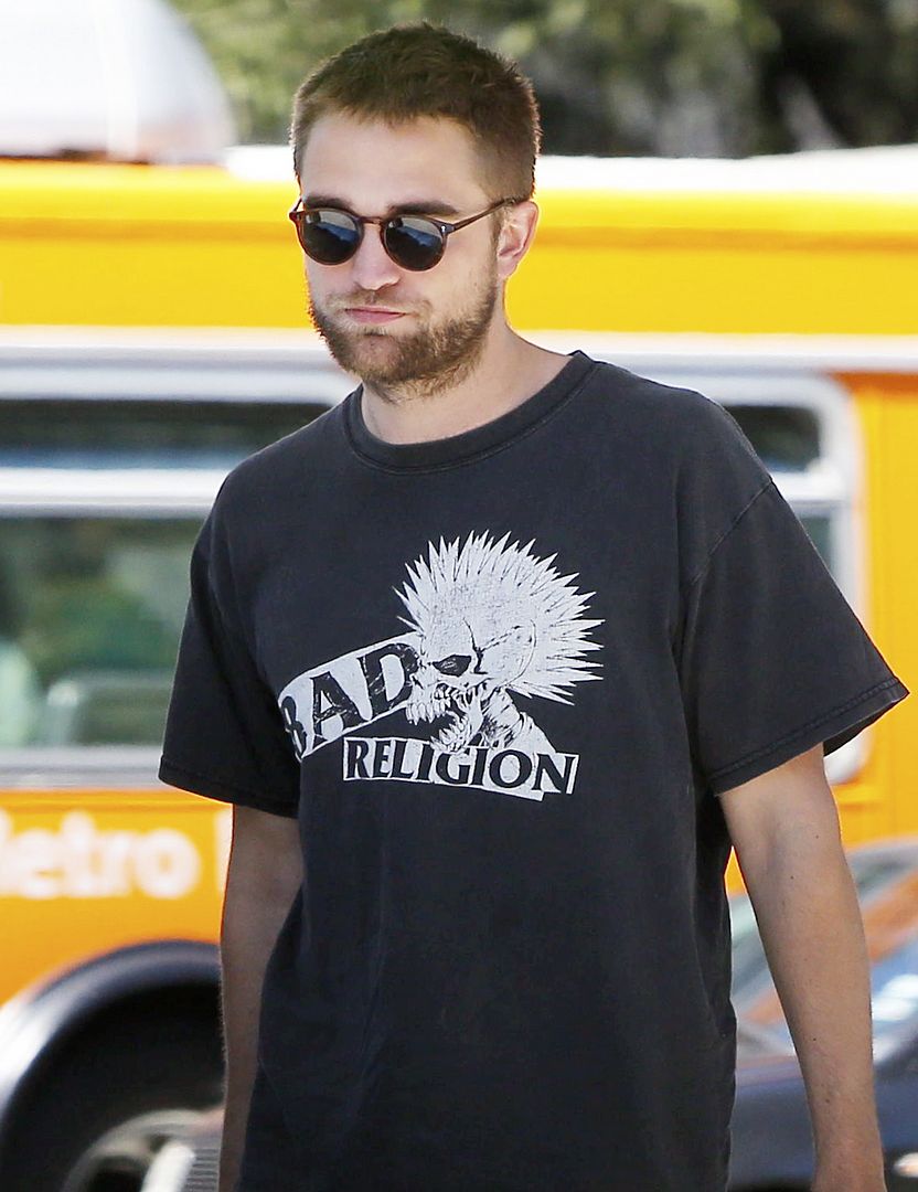  photo HQRobertPattinsonampKristenStewartOutInLA18thApril20134.jpg