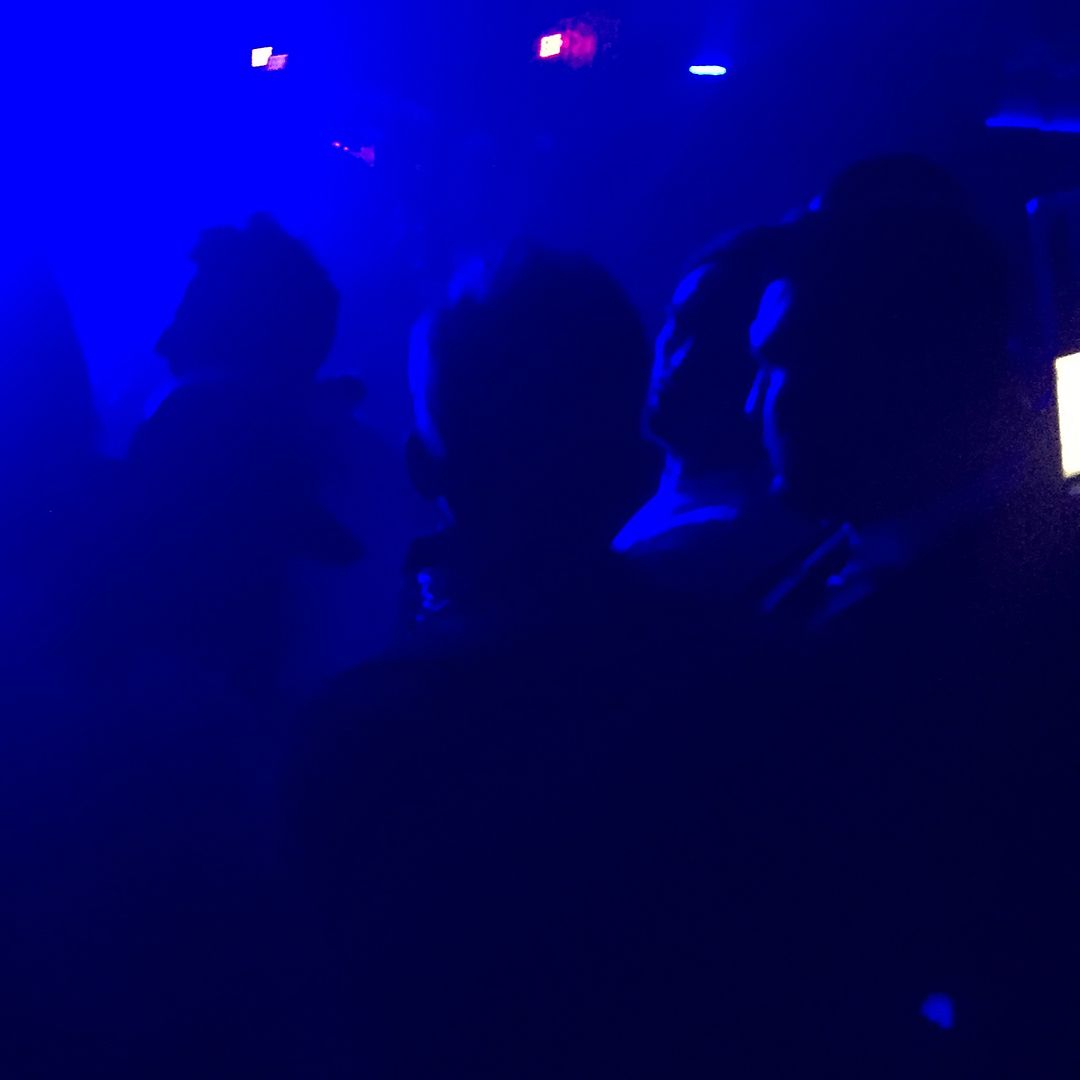 photo RobertPattinsonTwigsConcert1.jpg