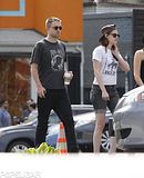  photo RobertPattinsonampKristenStewartLAApril3rd201350.jpg