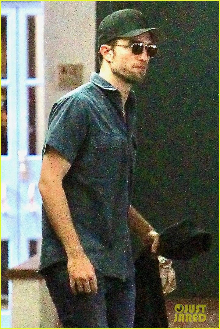  photo robert-pattinson-keeps-a-low-profile-in-beverly-hills-02.jpg