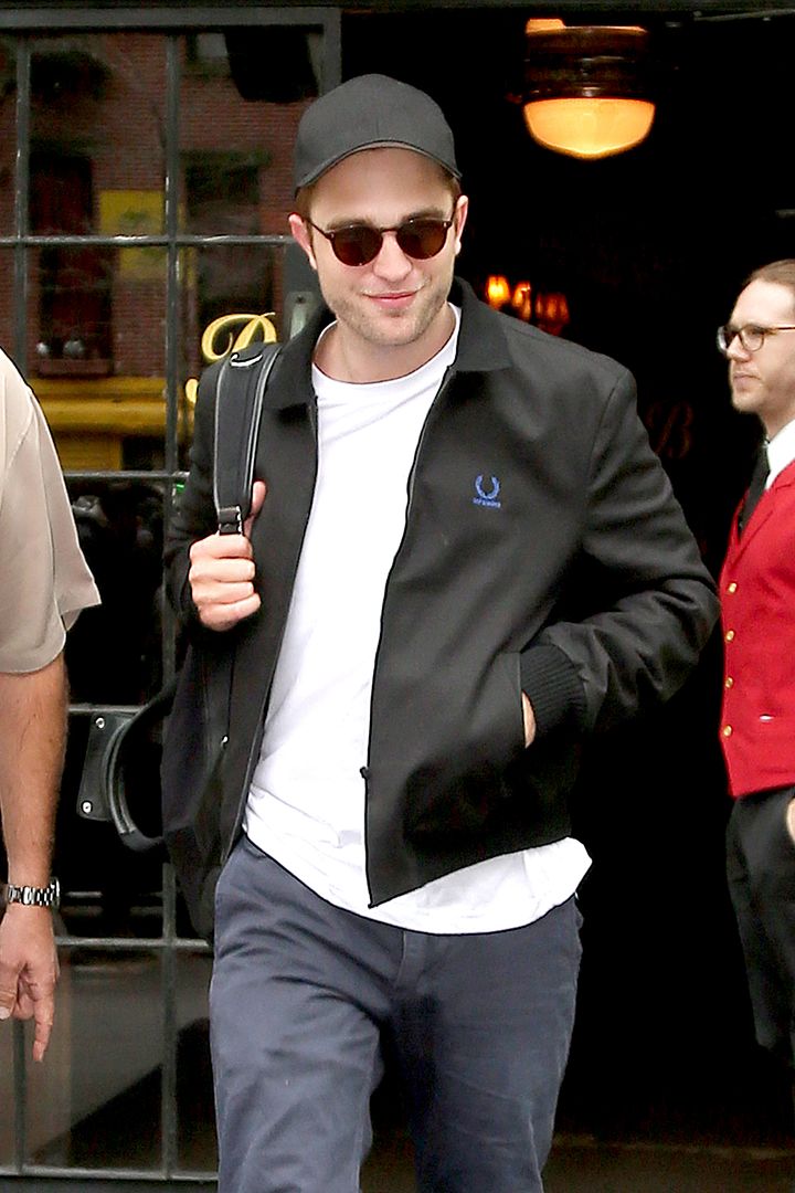 photo MoreRobertPattinsonLeavingTheBoweryHotelNY19thJune201401.jpg