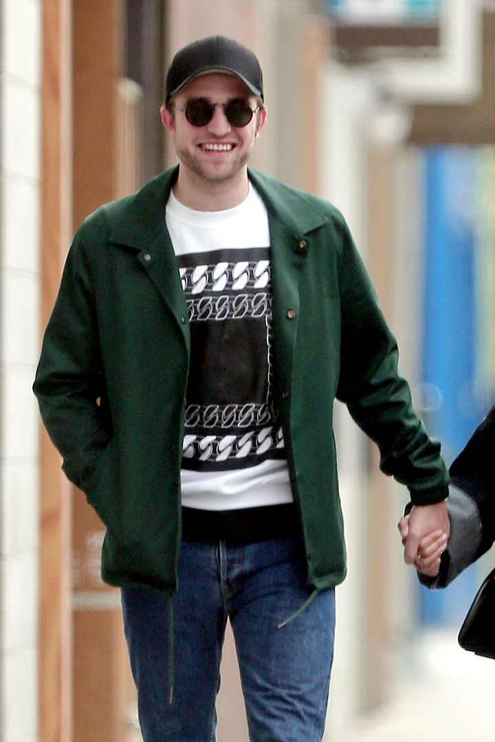  photo Robert Pattinson amp FKA Twigs LA 24th April 201504.jpg
