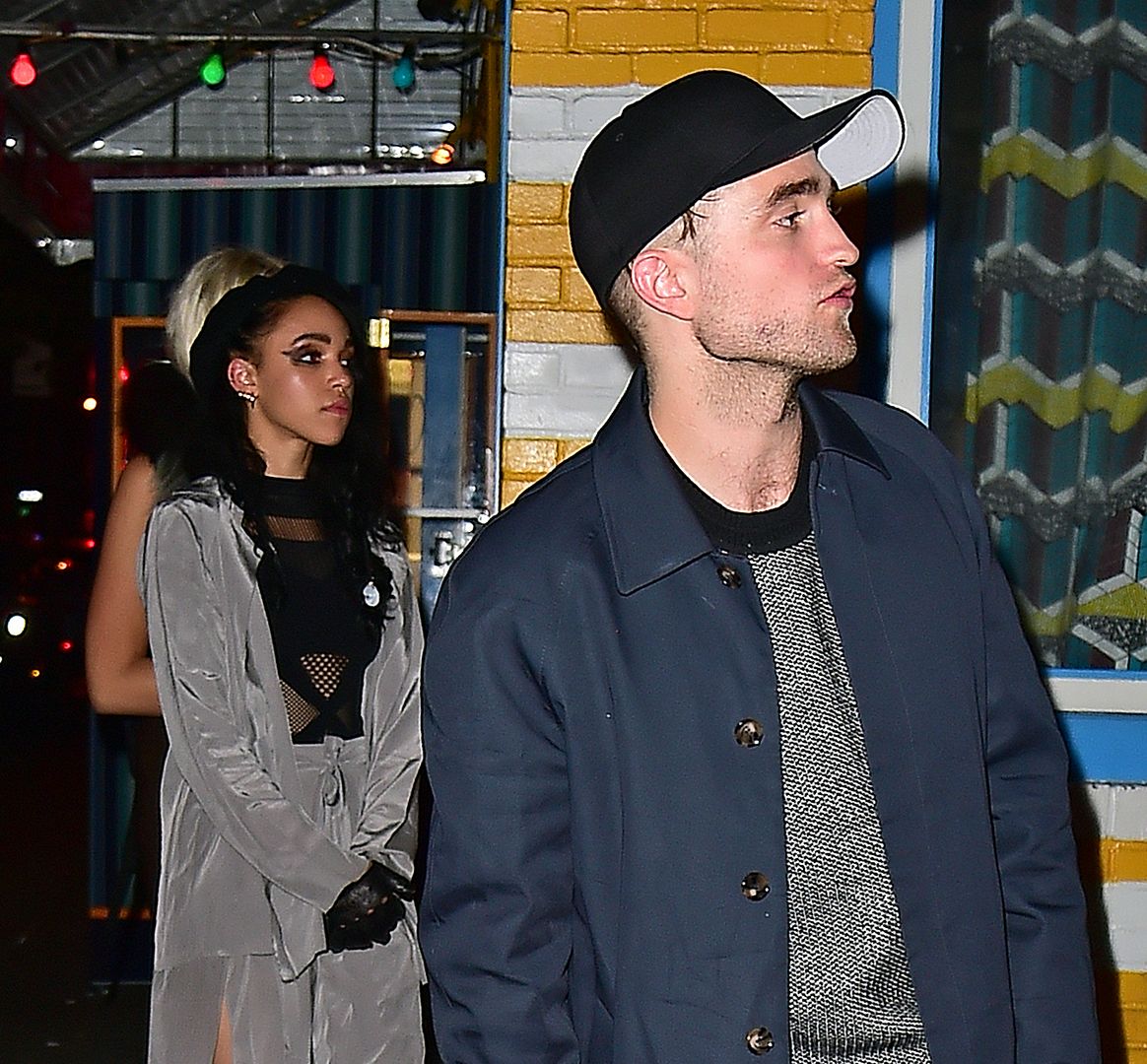 photo RobertPattinsonFKATwigsNewYork10thNov201404.jpg