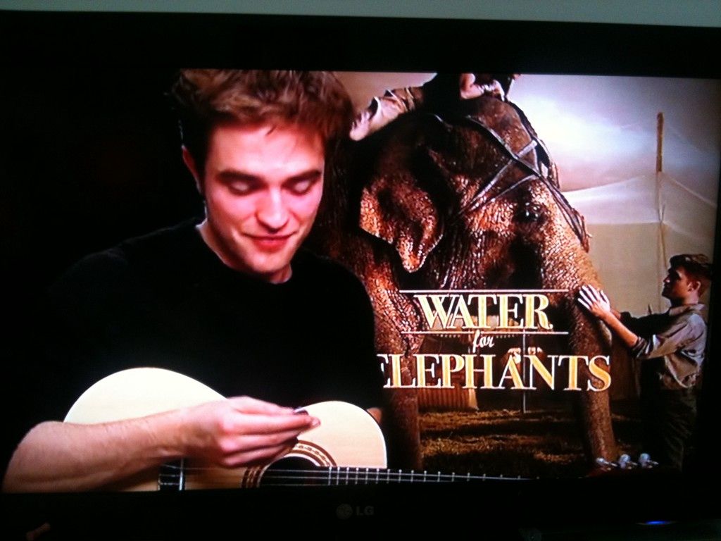 http://i891.photobucket.com/albums/ac118/ROBsessedBlog2/TV%20Shows/RobertPattinsononthismorning.jpg