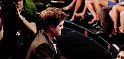 photo RobTayKiss1.gif