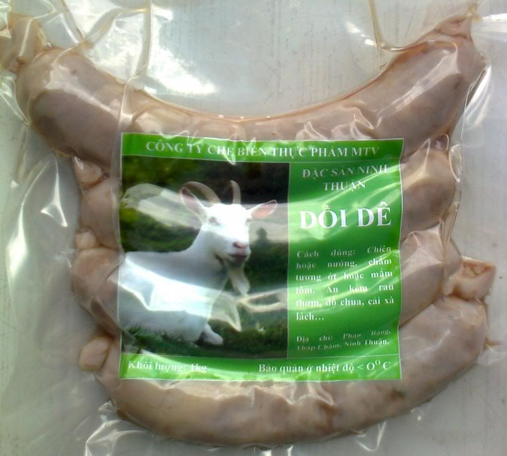 Món lạ ngày tết: Dồi dê, dựng bê, chim sẻ.