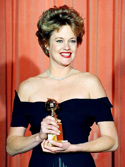 http://i891.photobucket.com/albums/ac119/__eowyn__/starity/melanie-griffith-1989-goldenglobes_zpse7d74a05.jpg